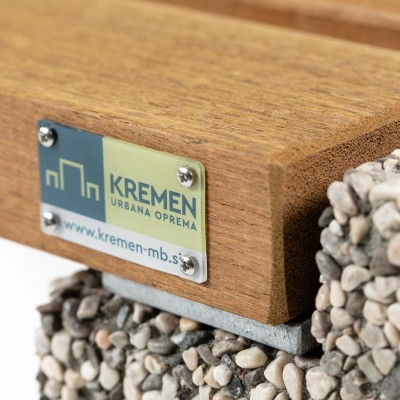 Klop Quadro 530 z naslonom