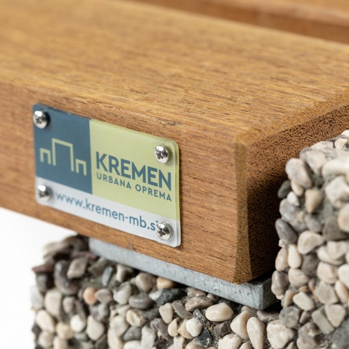 Klop Quadro 530 z naslonom