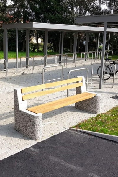 Klop Urbano z naslonom