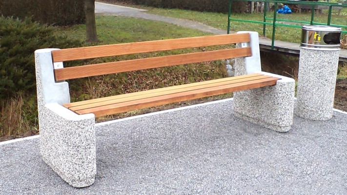Klop Urbano z naslonom