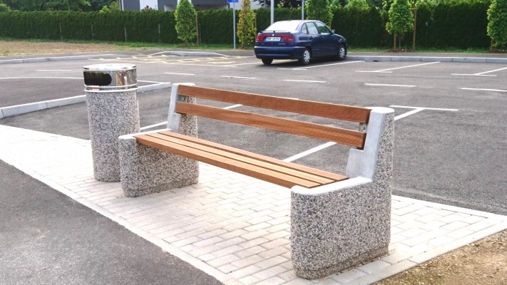 Klop Urbano z naslonom
