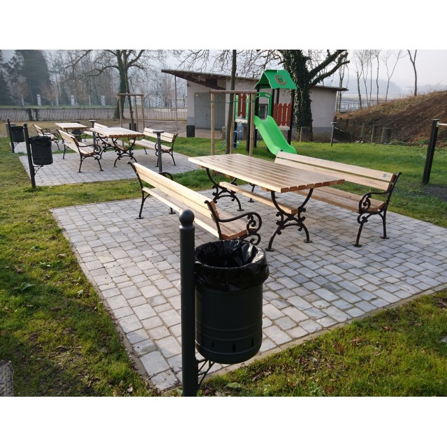 Koš na stebričku