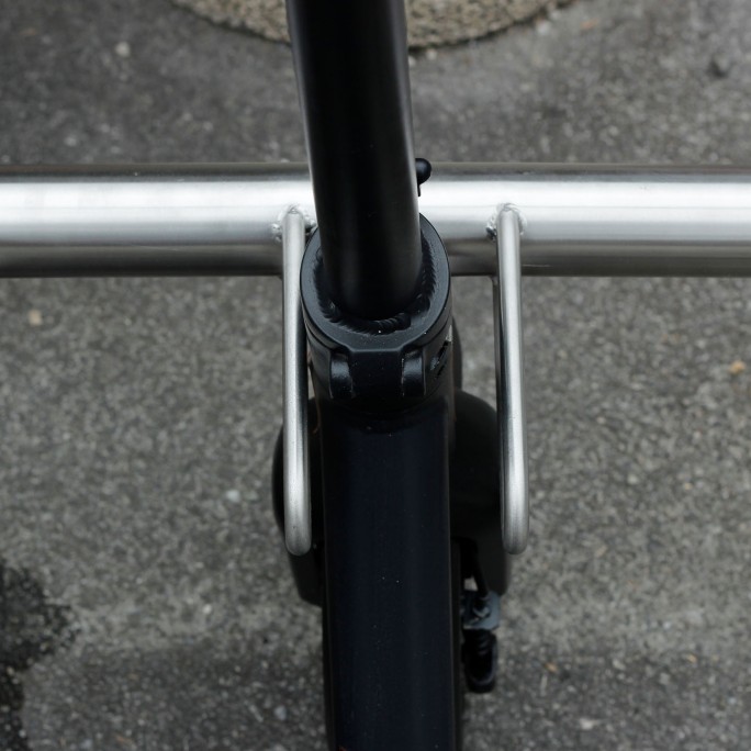 Stojalo za skiroje Linia